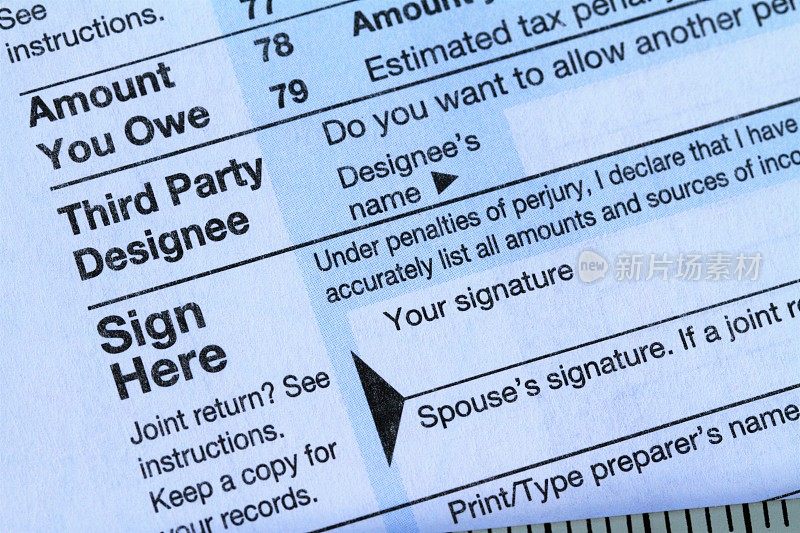 IRS 1040税表显示签名块的特写细节。税务筹划的概念。
